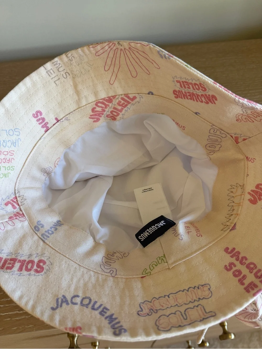 Jacquemus Cream Bucket Hat with Multicolor Logo Print - size 60
